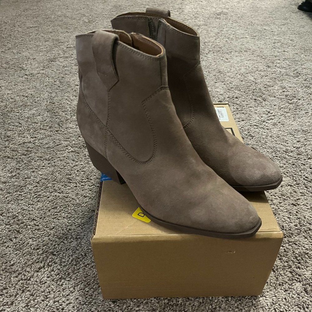 Women's Seychelles Taupe Suede Booties